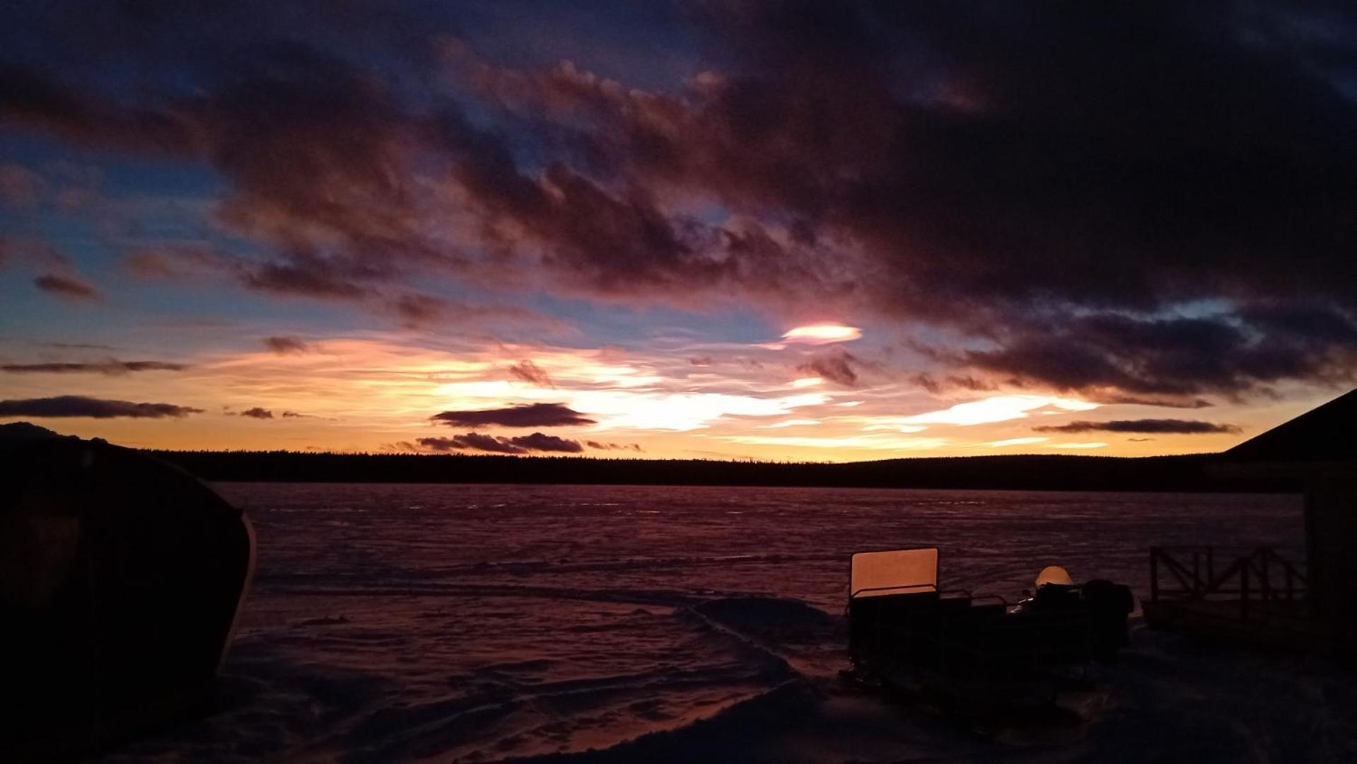 Lakeside Aurora