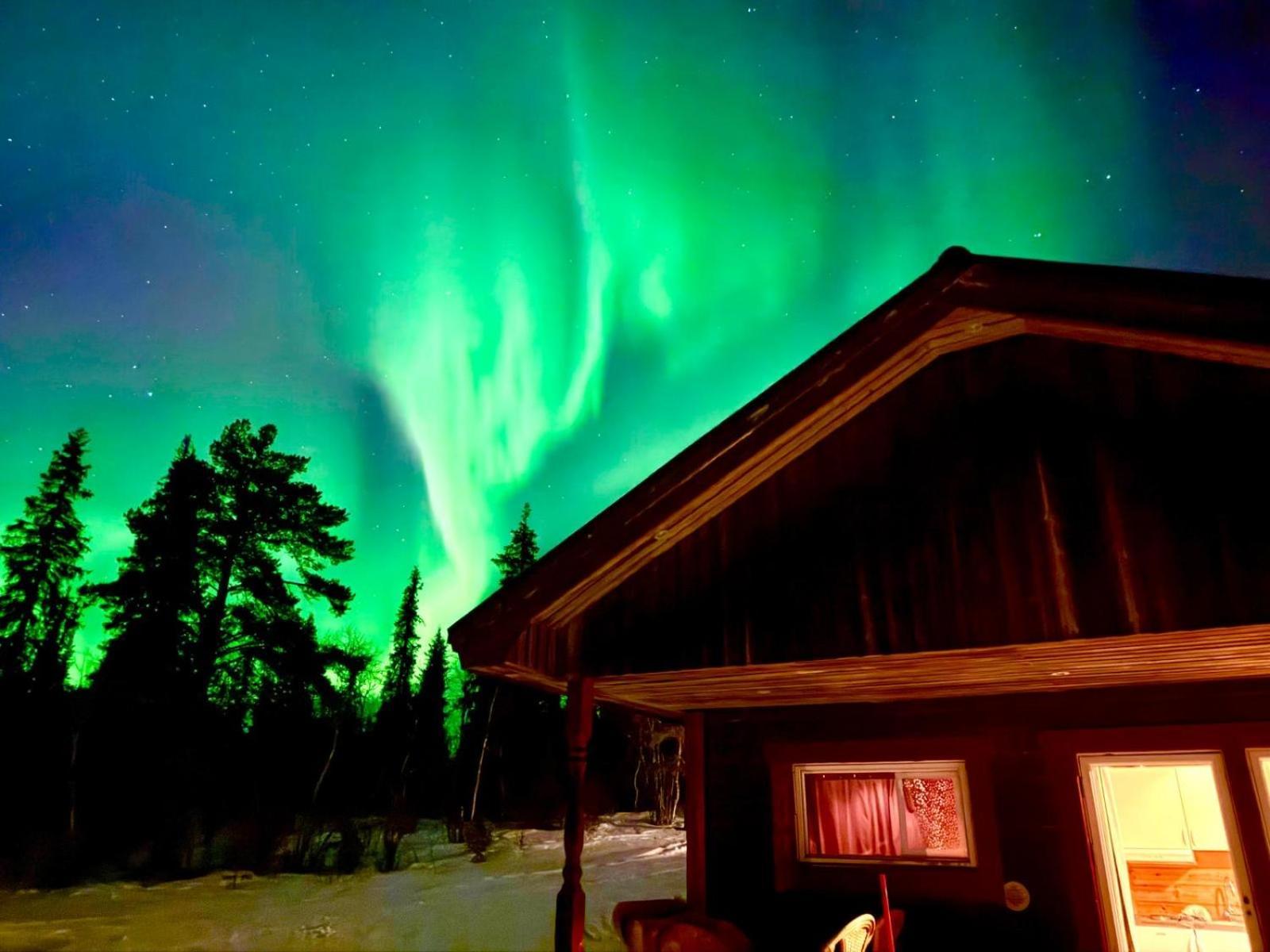 Lakeside Aurora *